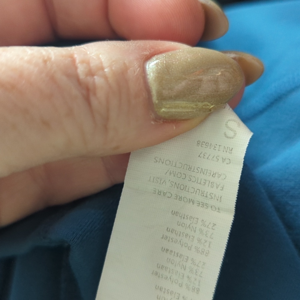 This listing is for a pair of size small fabletics power hold leggings - Picture 3 of 4